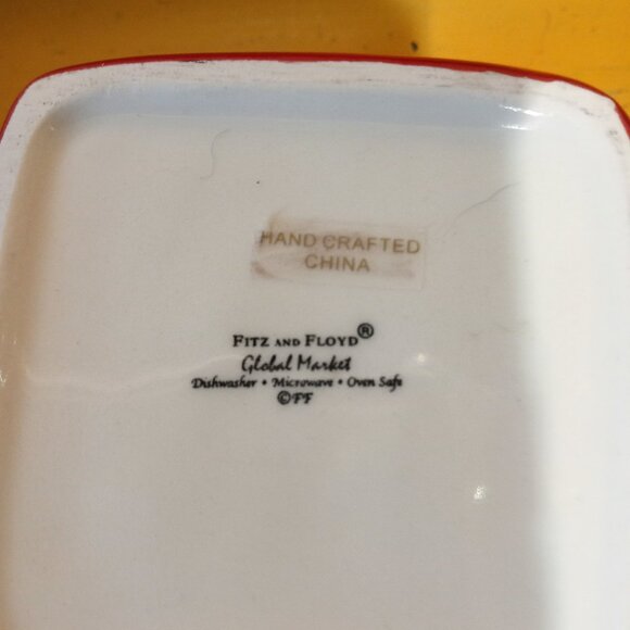 SMALL FITZ AND FLOYD DISH - Picture 3 of 4